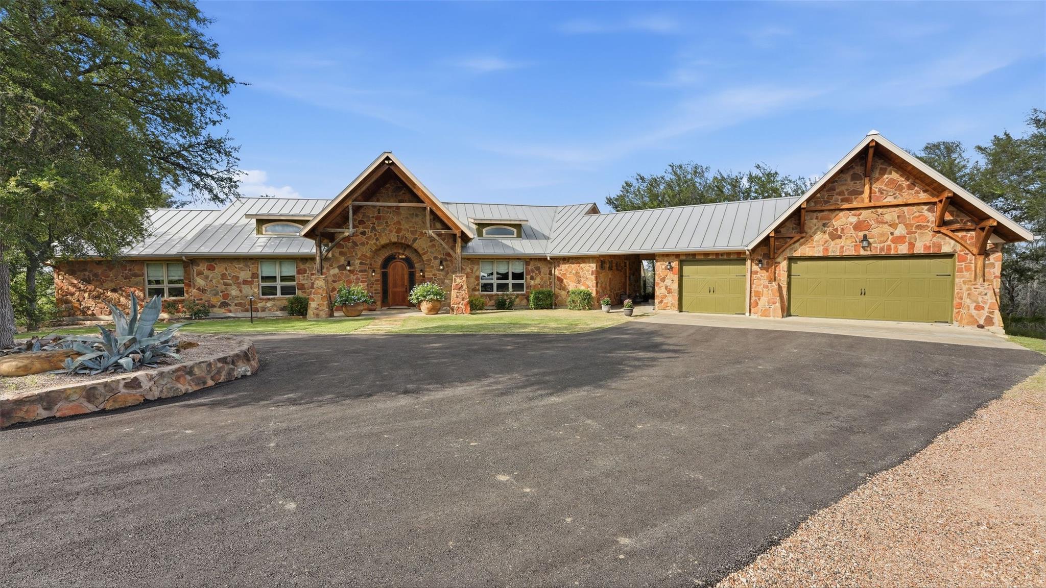 435 Placid LN, Lockhart, TX 78644 photo 2