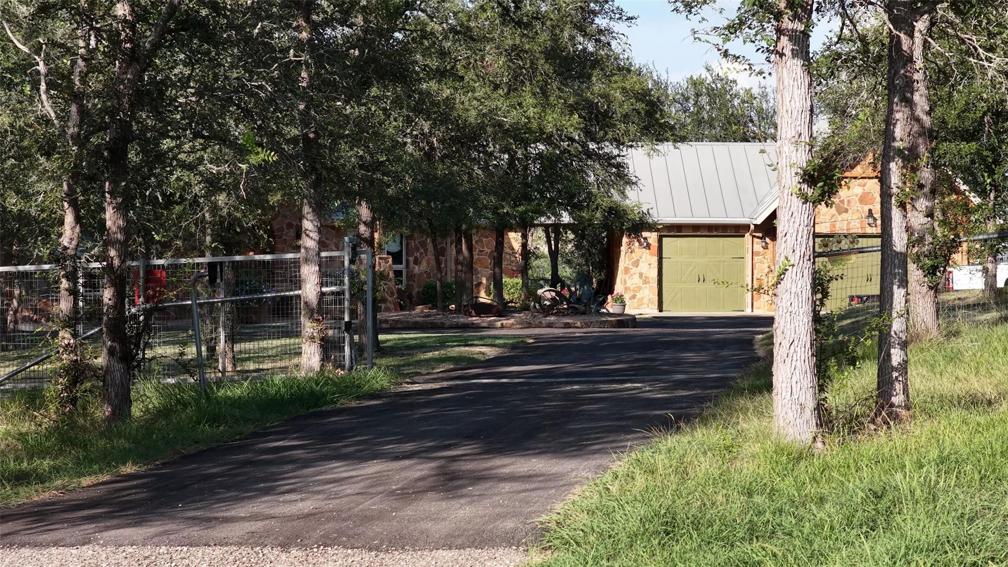 435 Placid LN, Lockhart, TX 78644 photo 3