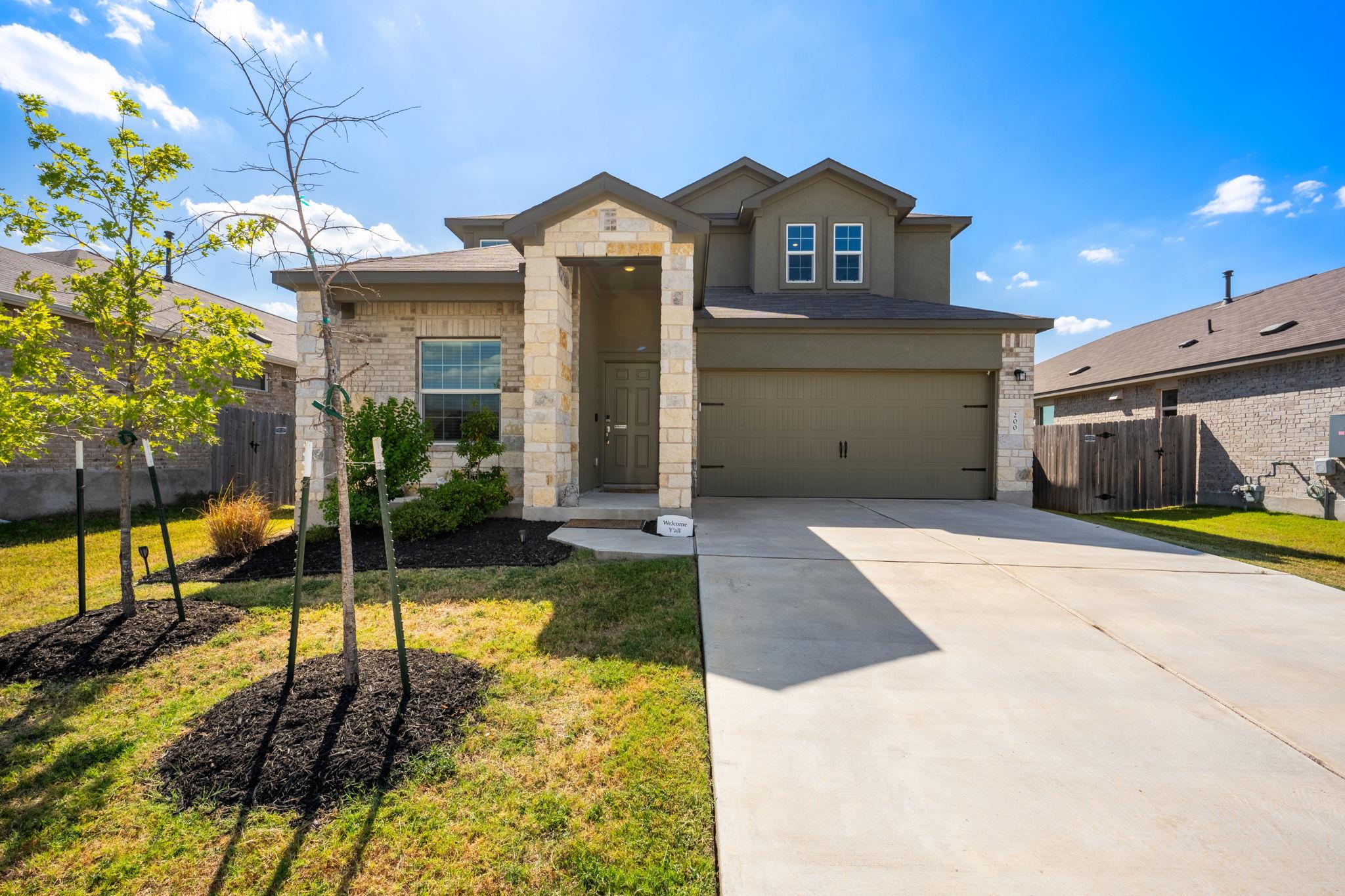200 Montego ST, Hutto, TX 78634 photo 2