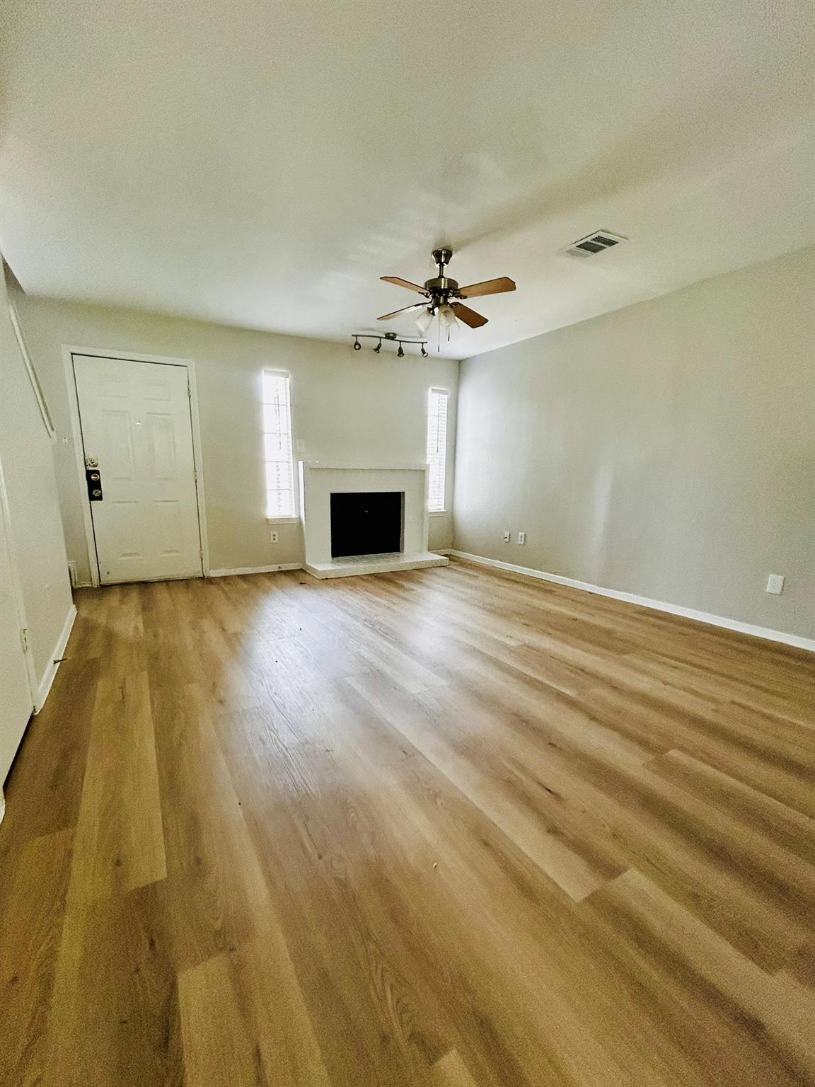 1818 River Crossing CIR #C, Austin, TX 78741 photo 2