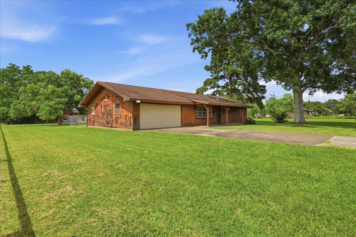 2315 Mimosa ST, Port Arthur, TX 77640 photo 2