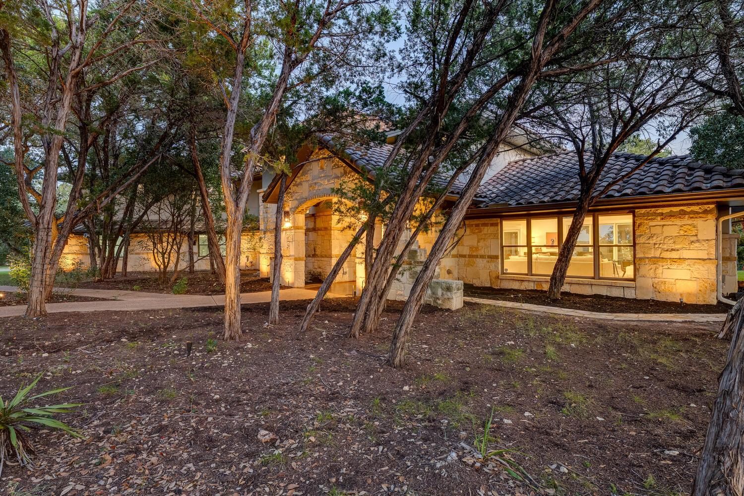 813 Moonlight Bay DR, Spicewood, TX 78669 photo 2