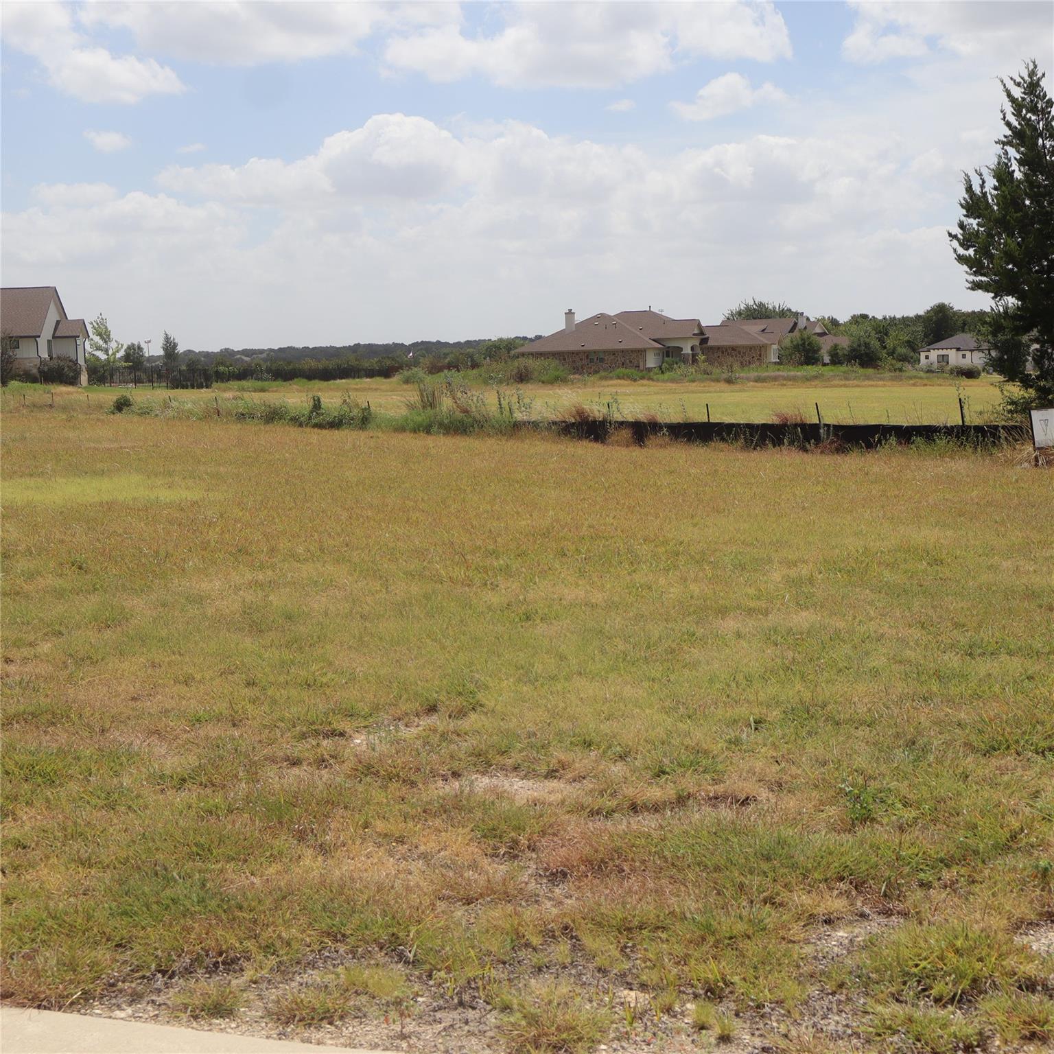 600 Rawhide LN, Florence, TX 76527 photo 5