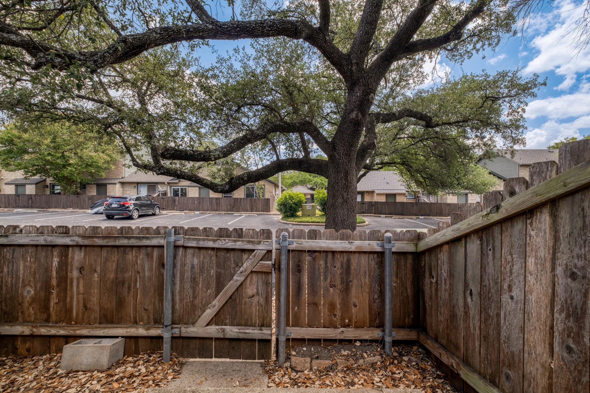 1015 Yager LN #35, Austin, TX 78753 photo 2