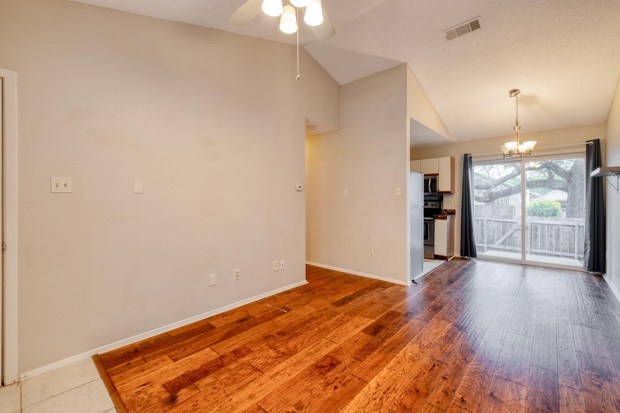 1015 Yager LN #35, Austin, TX 78753 photo 3