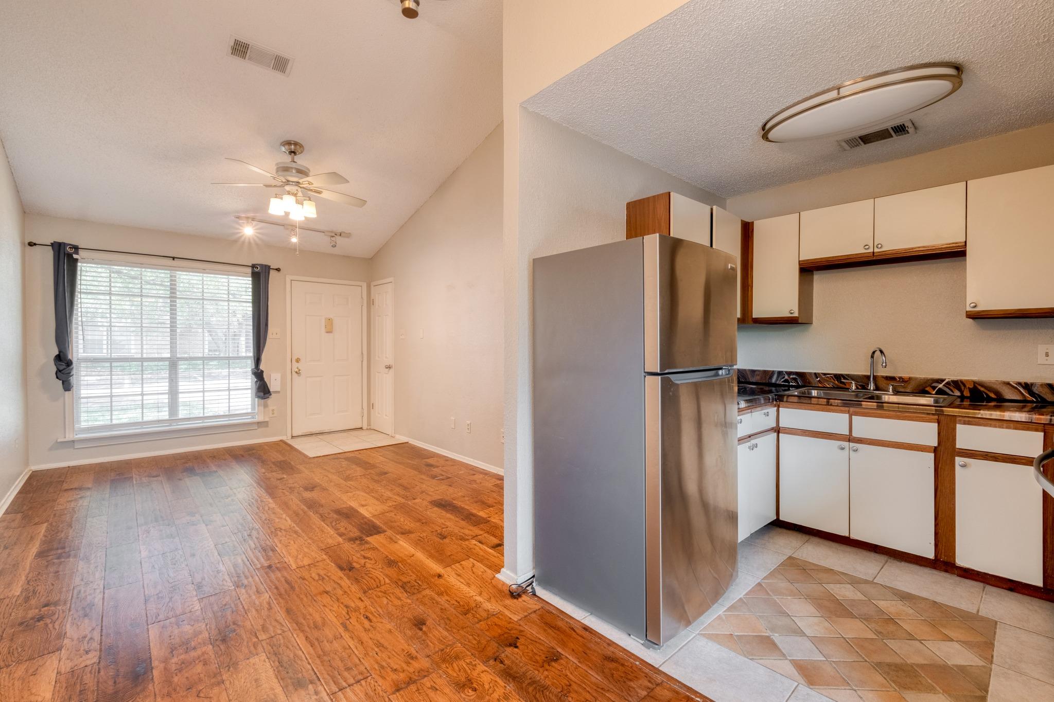 1015 Yager LN #35, Austin, TX 78753 photo 4