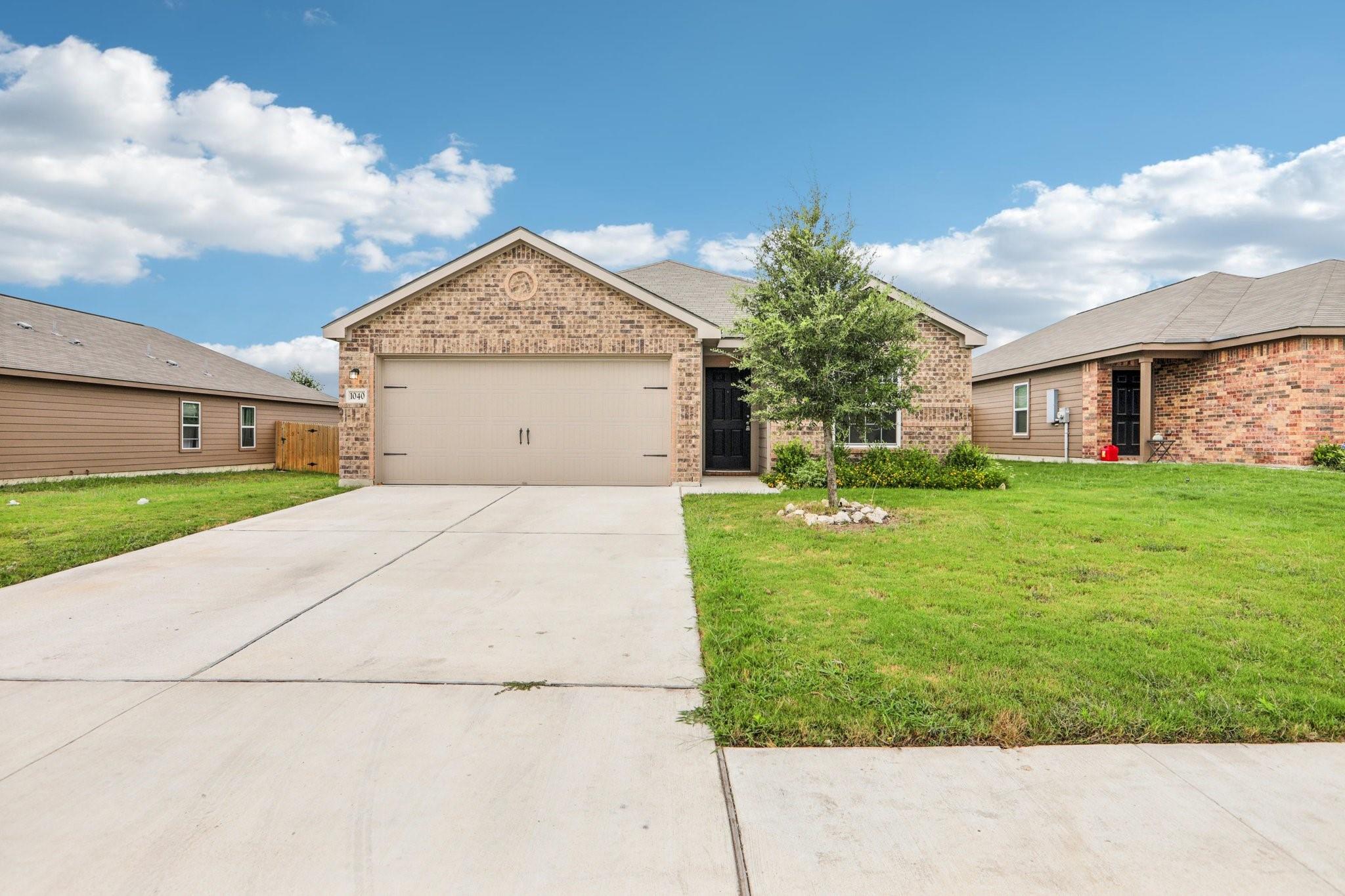 1040 Riverdale CV, Jarrell, TX 76537 photo 2
