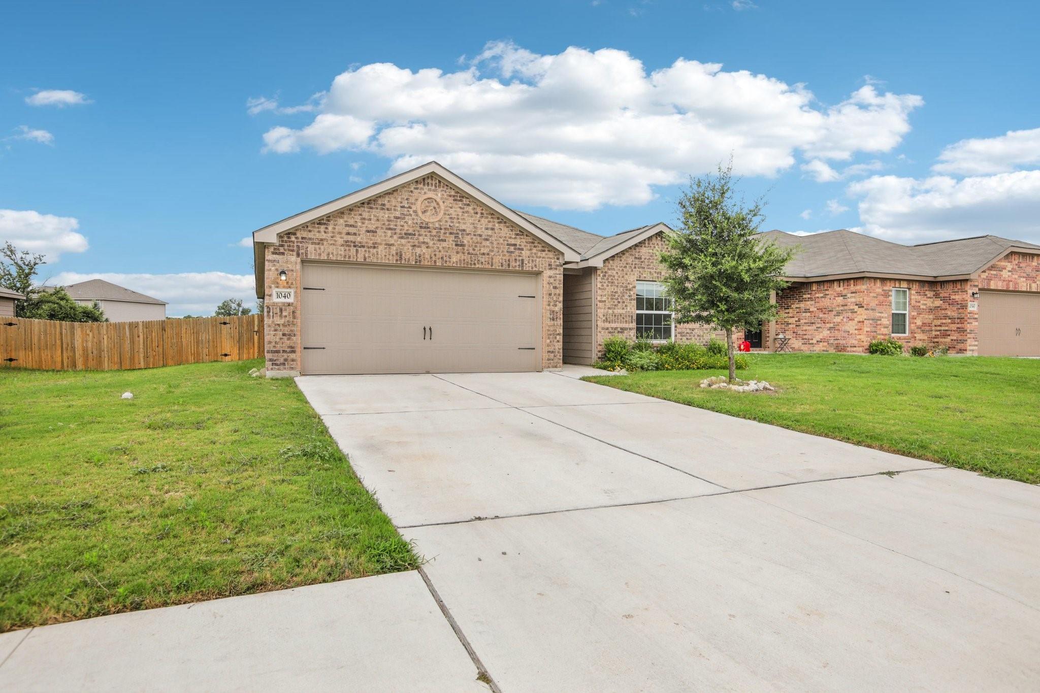 1040 Riverdale CV, Jarrell, TX 76537 photo 3