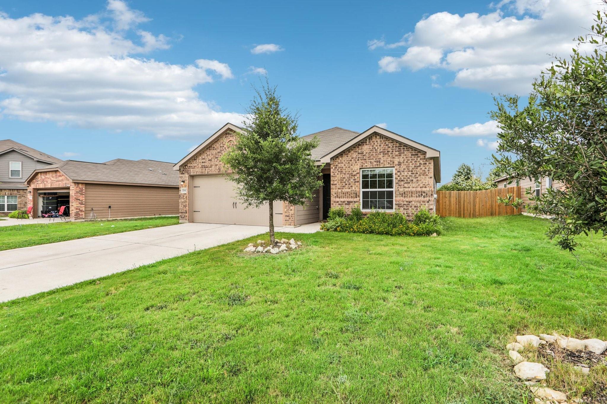 1040 Riverdale CV, Jarrell, TX 76537 photo 4