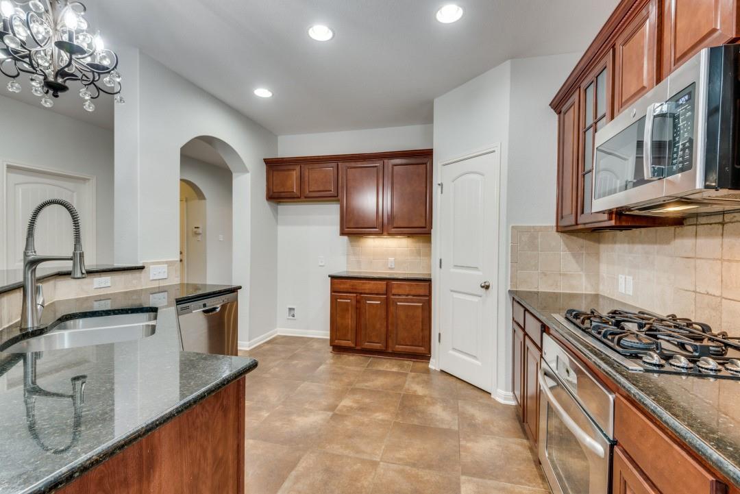 628 Bottle Brush DR, Kyle, TX 78640 photo 4