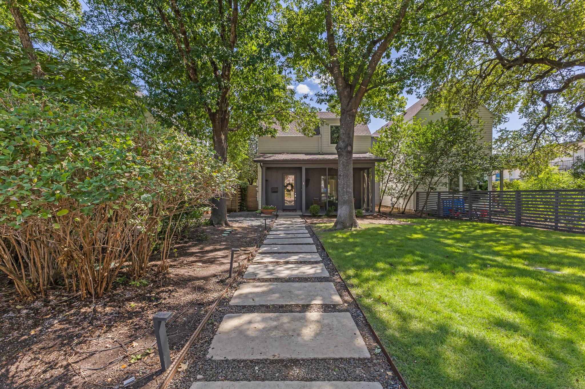 1603 West 39th 1/2 Street Condo