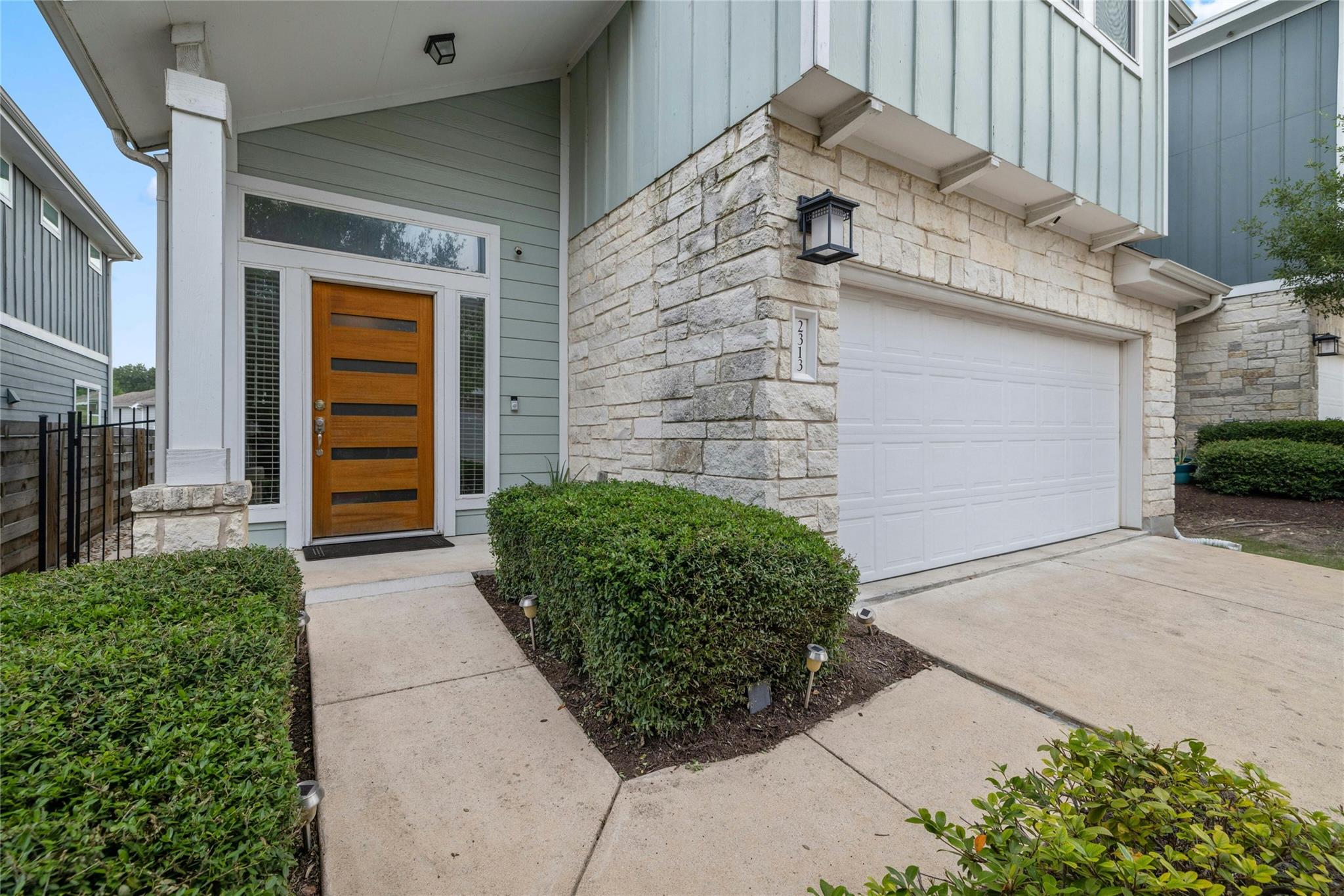 2313 Capulet ST, Austin, TX 78741 photo 2