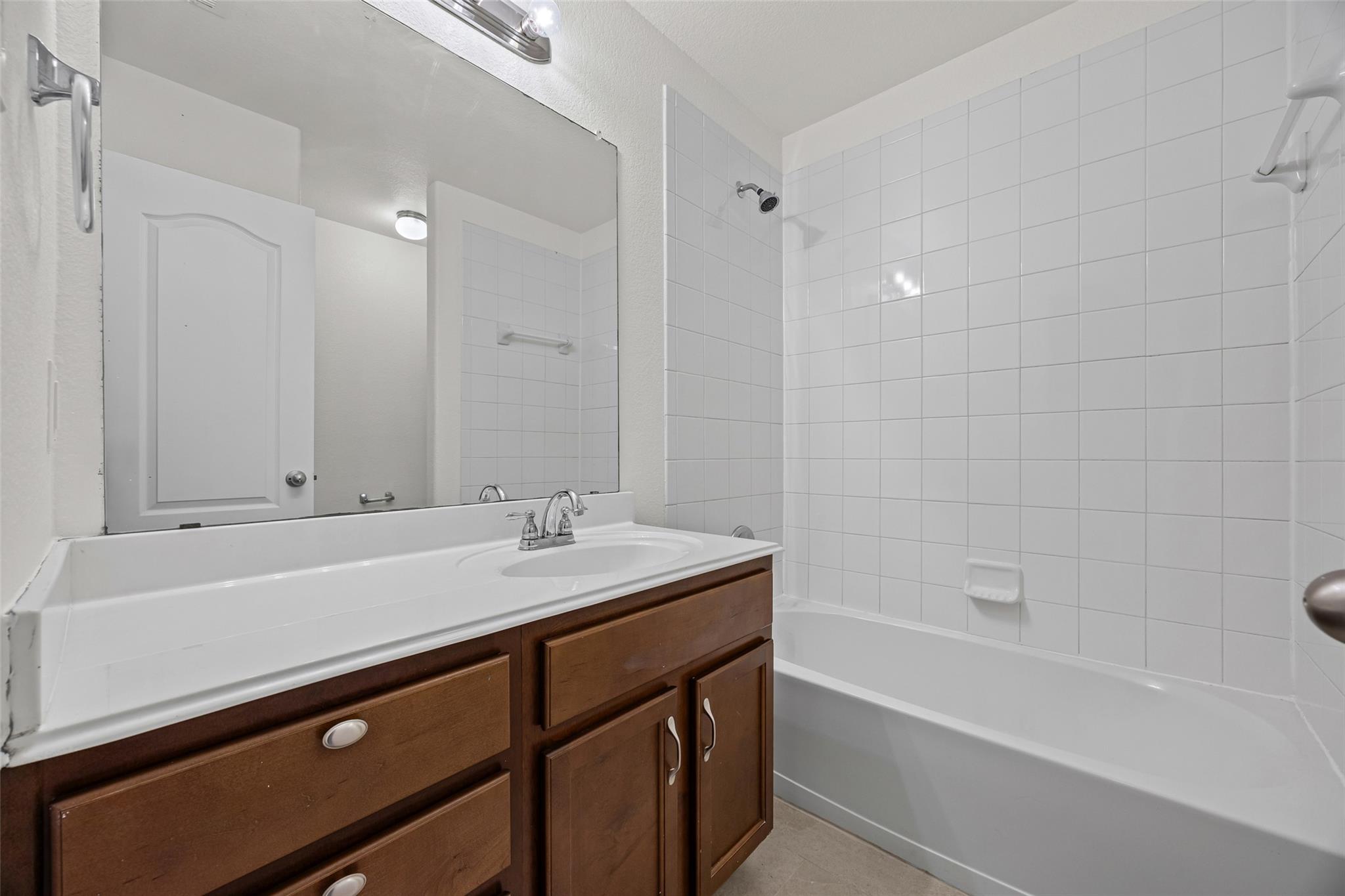 229 Wicker Park WAY, Buda, TX 78610 photo 5
