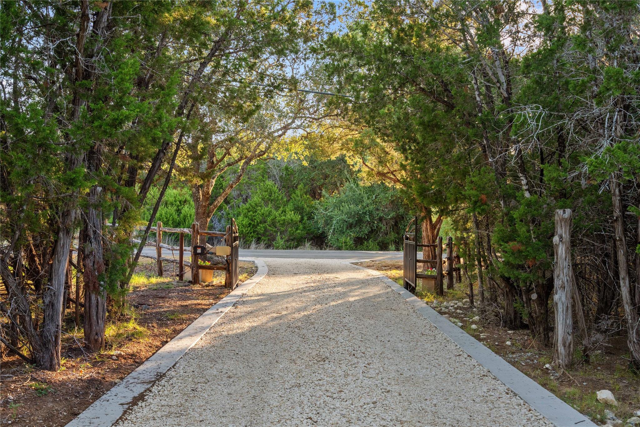 4343 Brasada LN, Marble Falls, TX 78654 photo 2