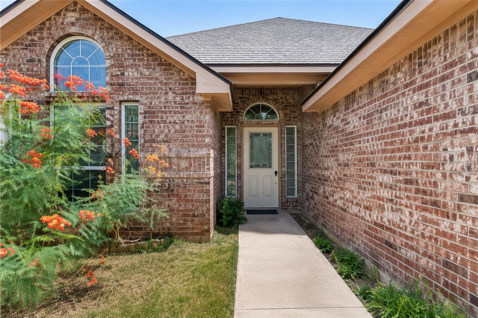 1512 Shadow WALK, Lockhart, TX 78644 photo 3