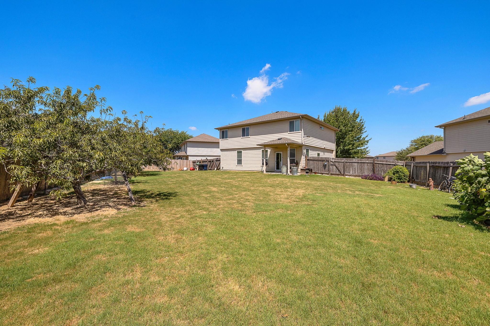 133 Lavaca LOOP, Hutto, TX 78634 photo 2