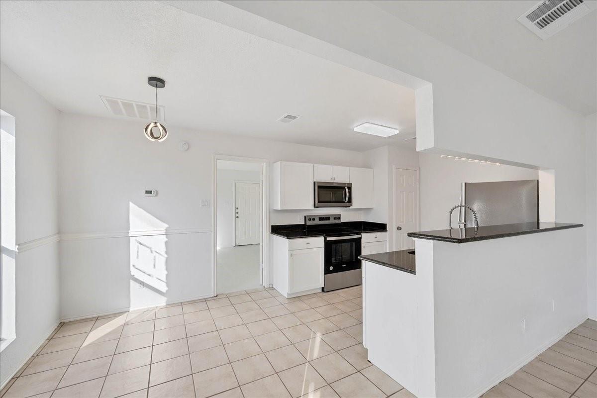 421 Fantail LOOP #B, Lakeway, TX 78734 photo 4