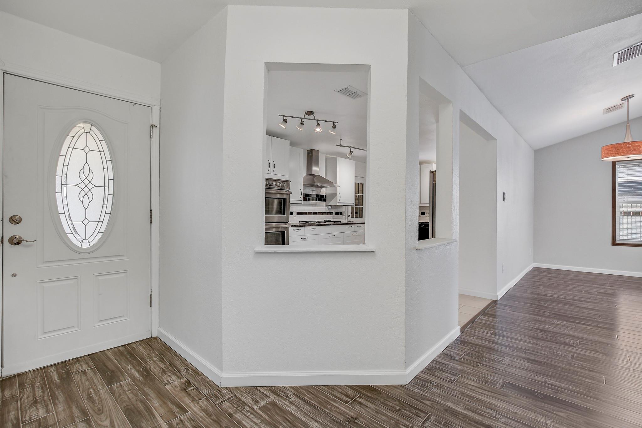 13135 Mill Stone DR, Austin, TX 78729 photo 4