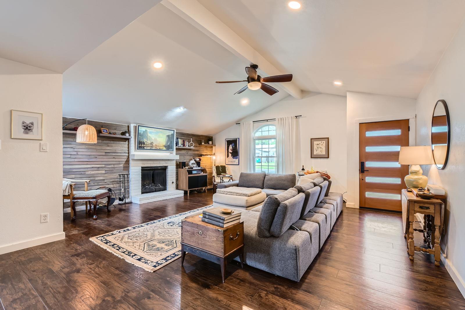 7905 Wycombe DR, Austin, TX 78749 photo 3