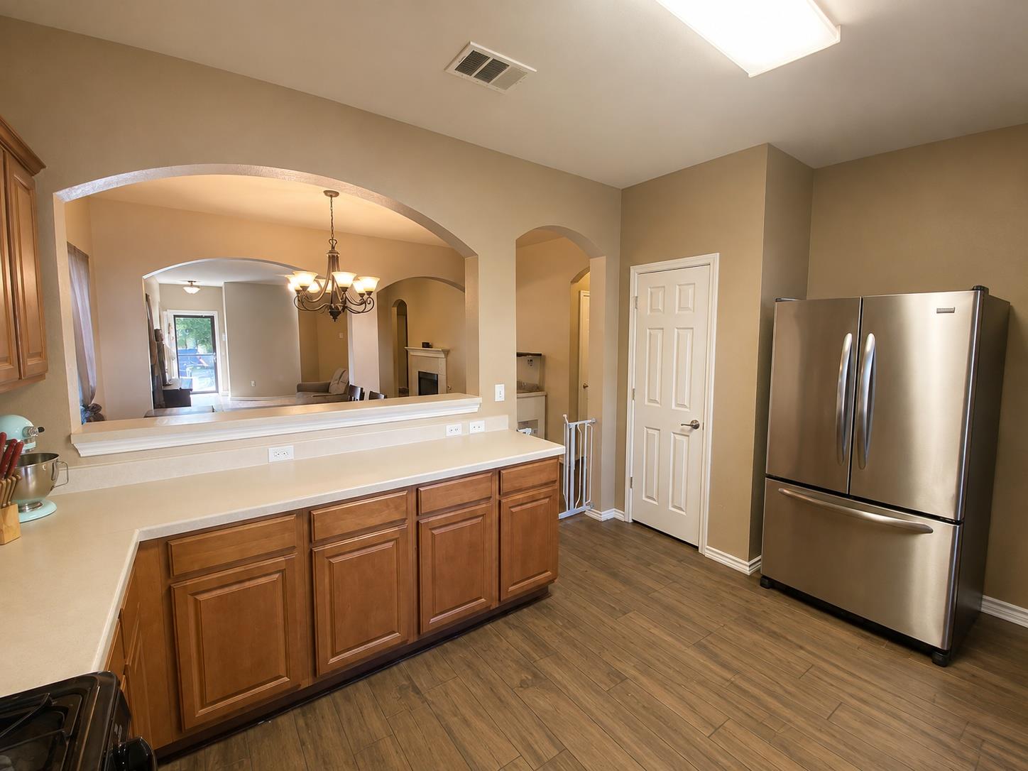 305 Dark Horse LN, Buda, TX 78610 photo 4