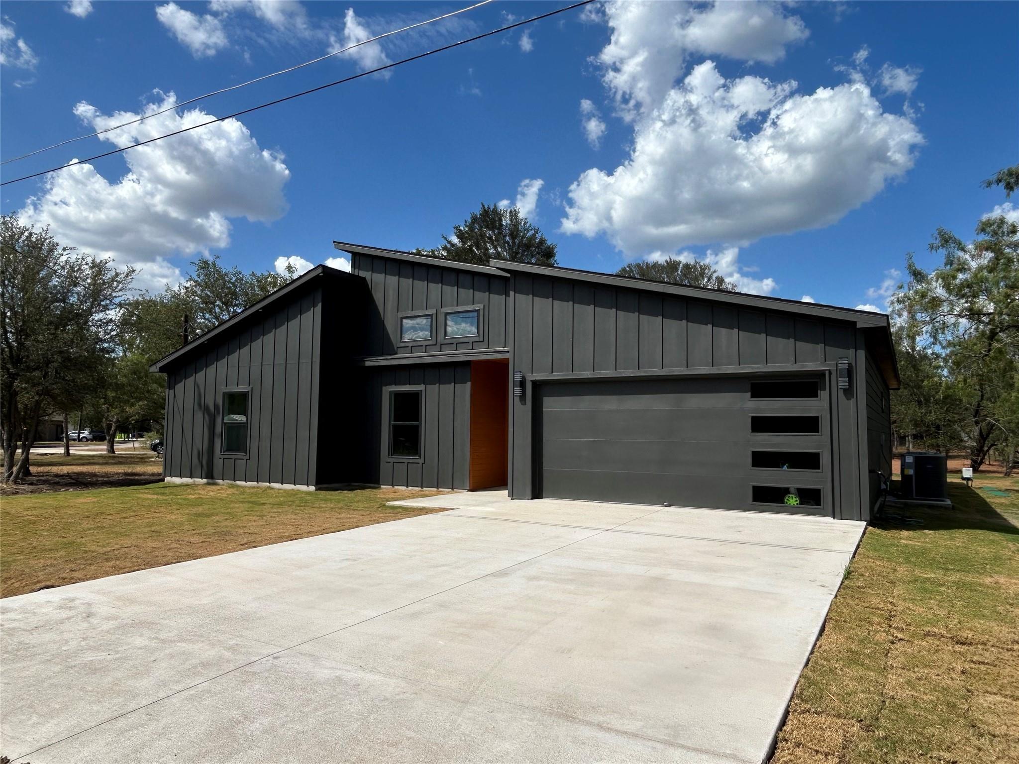 104 Waimanalo LN, Bastrop, TX 78602 photo 2