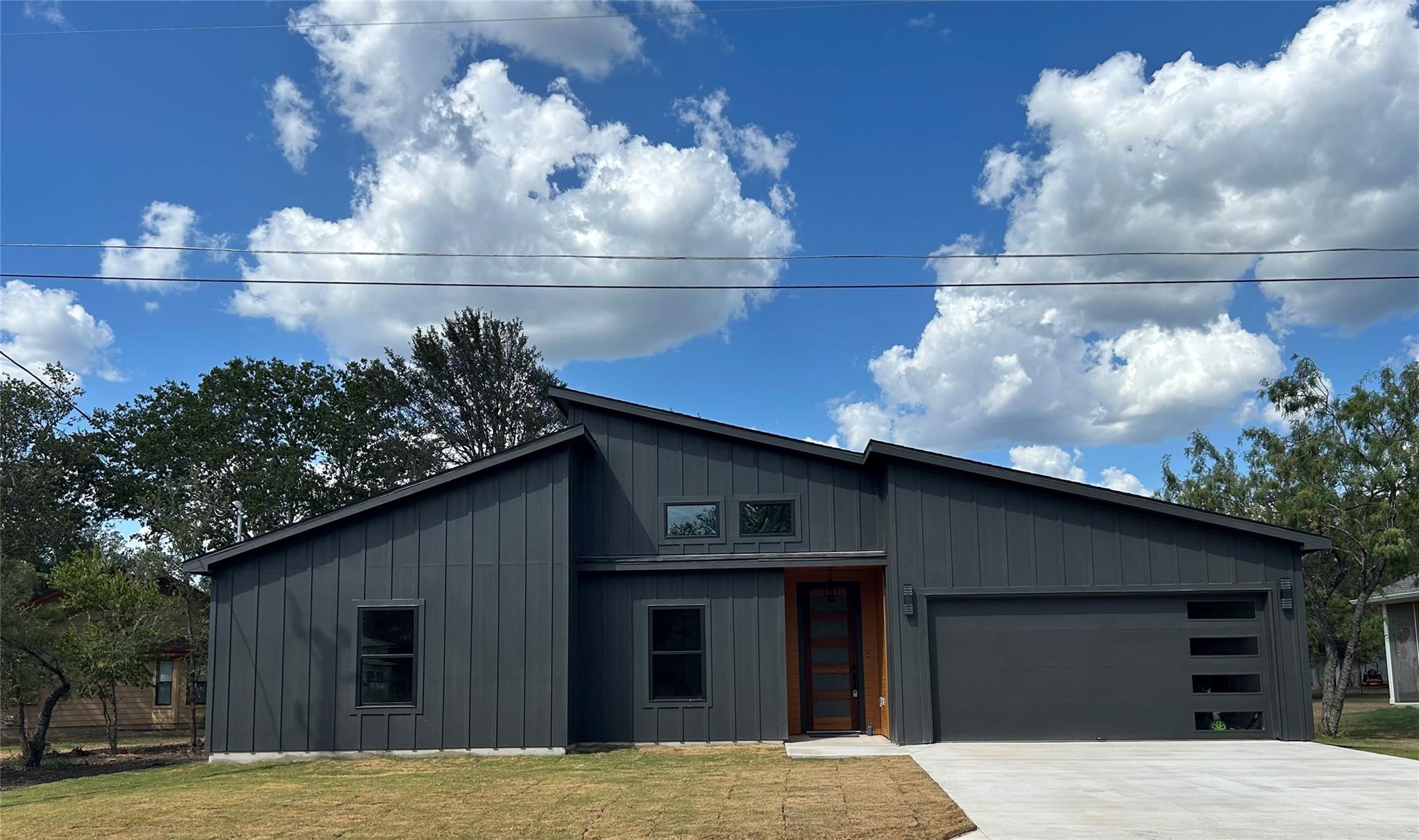 104 Waimanalo LN, Bastrop, TX 78602 photo 3