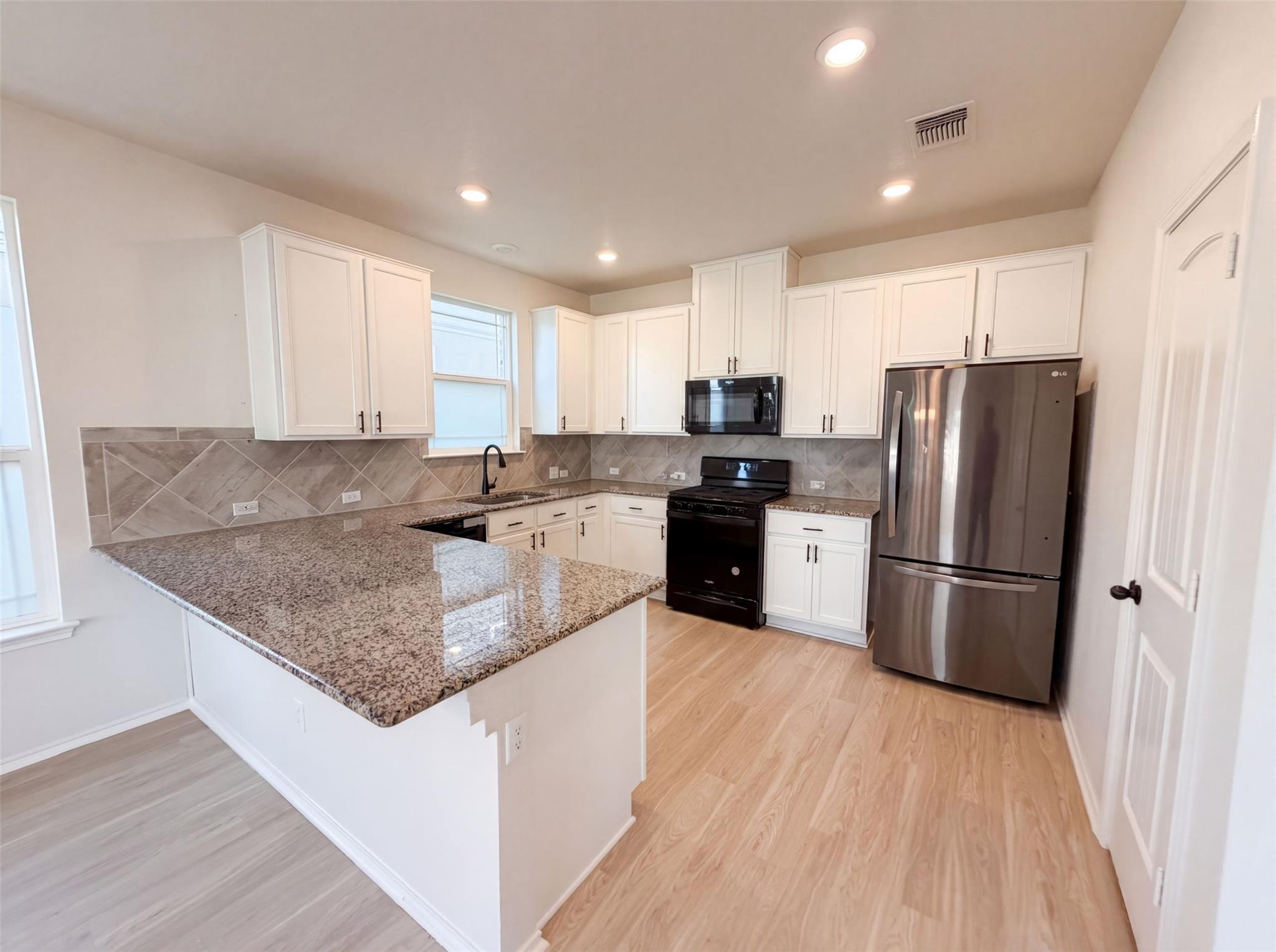 252 Sage Derby DR #90, Hutto, TX 78634 photo 2