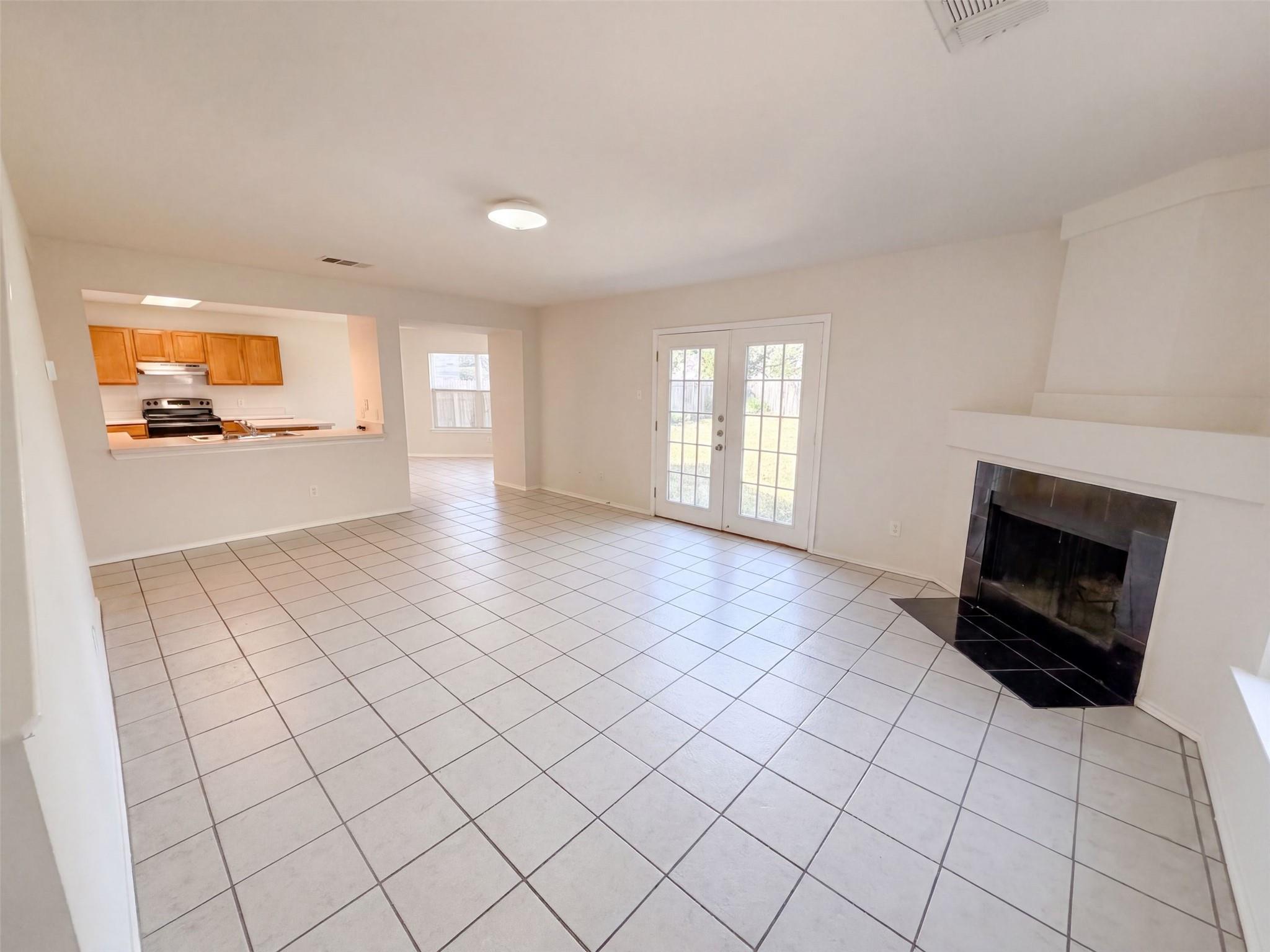 305 Edgewood CV, Leander, TX 78641 photo 3