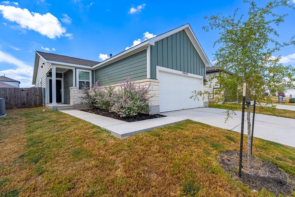 10609 Best Bet WAY, Buda, TX 78610 photo 2