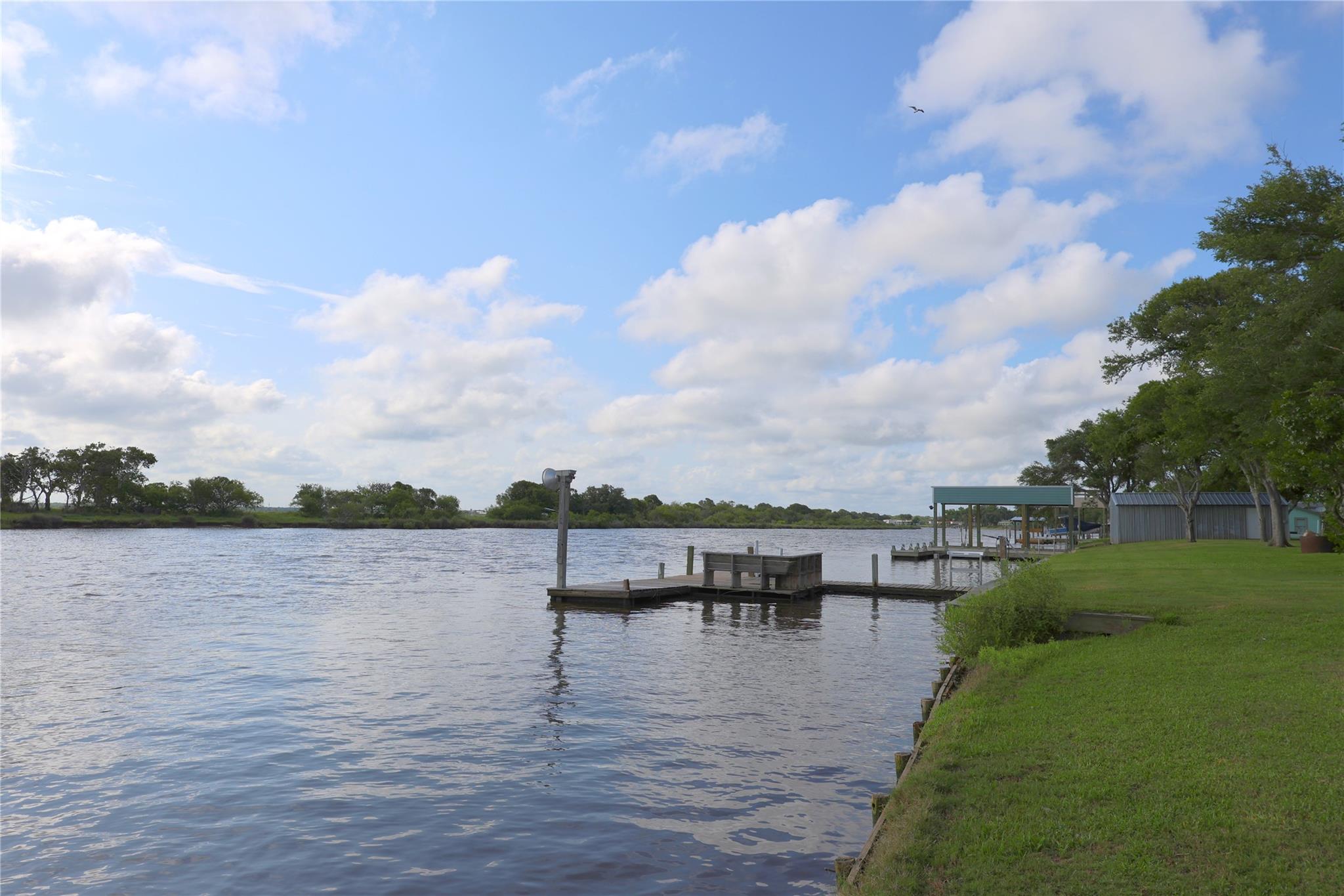 1828 Creekside DR, Sargent, TX 77414 photo 3