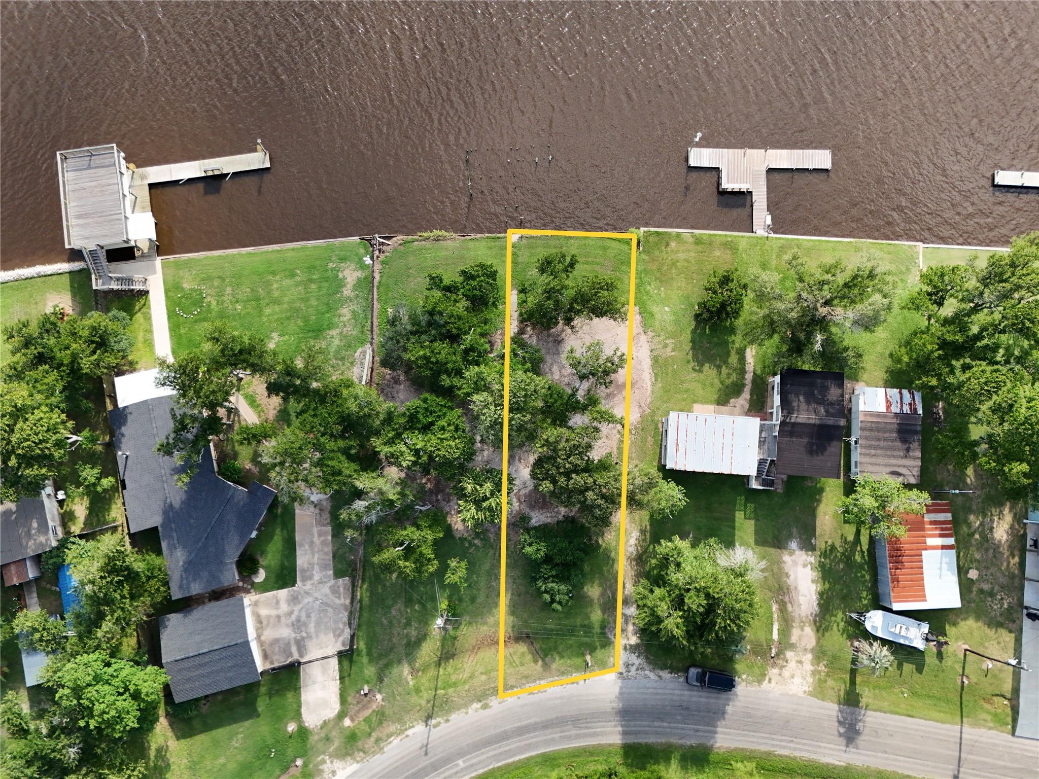 1828 Creekside DR, Sargent, TX 77414 photo 4