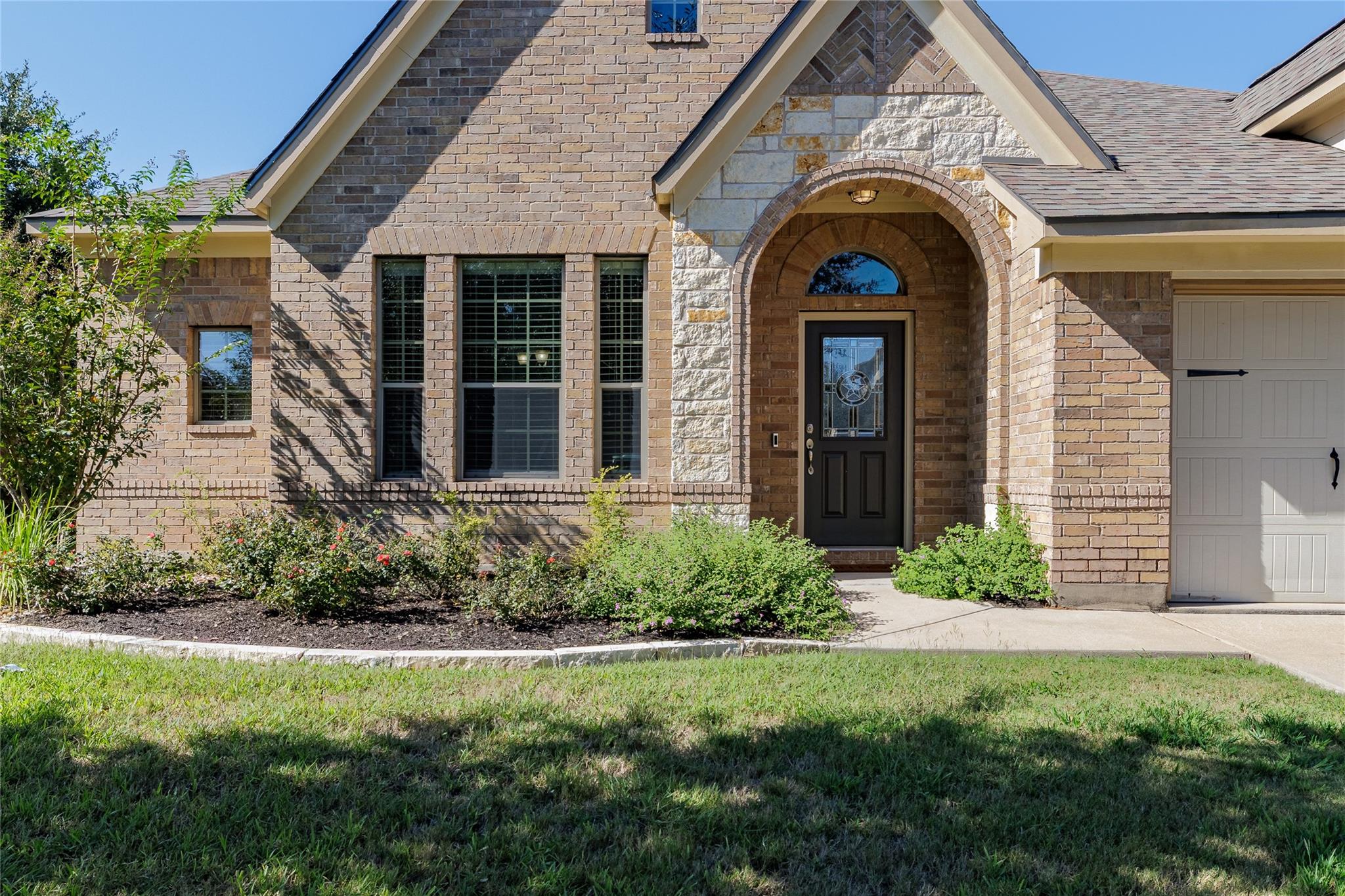 348 Lake Livingston DR, Georgetown, TX 78628 photo 2