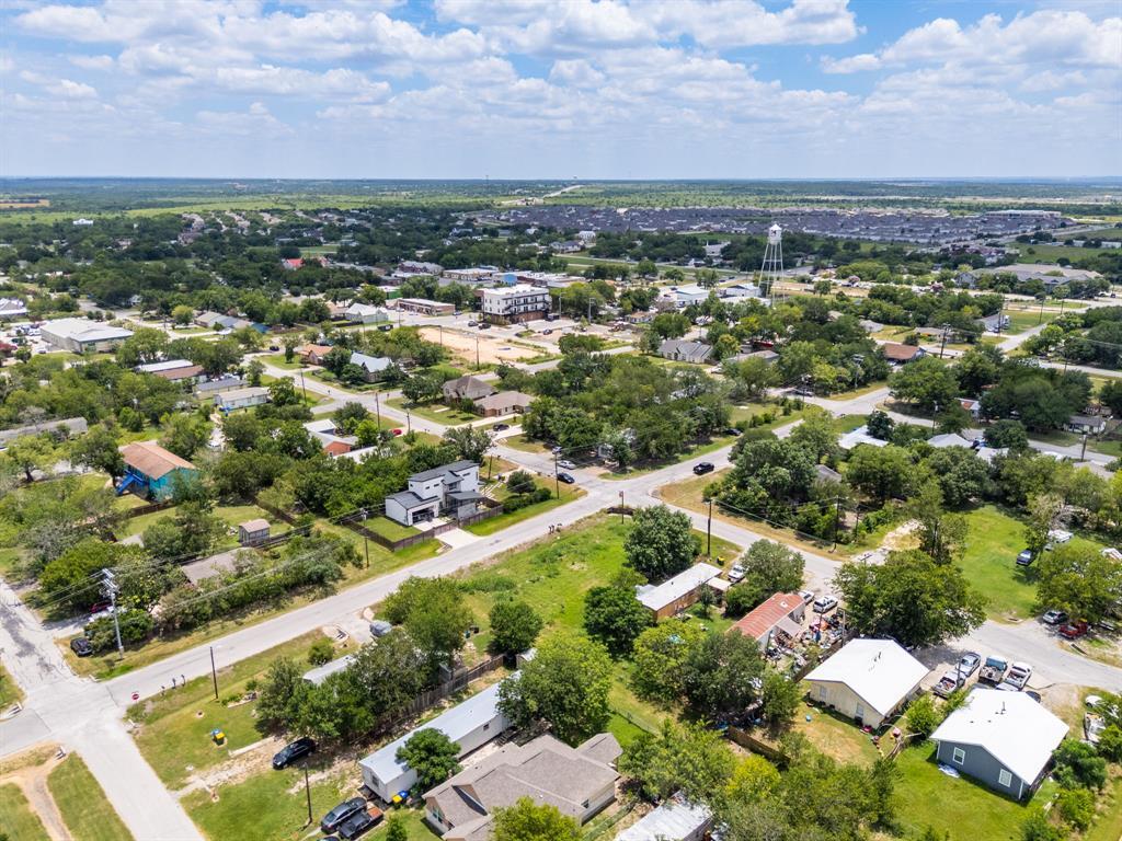 303 Eggleston ST, Manor, TX 78653 photo 2