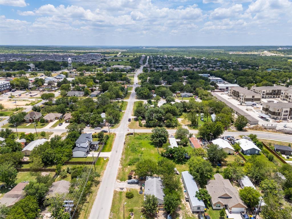 303 Eggleston ST, Manor, TX 78653 photo 4
