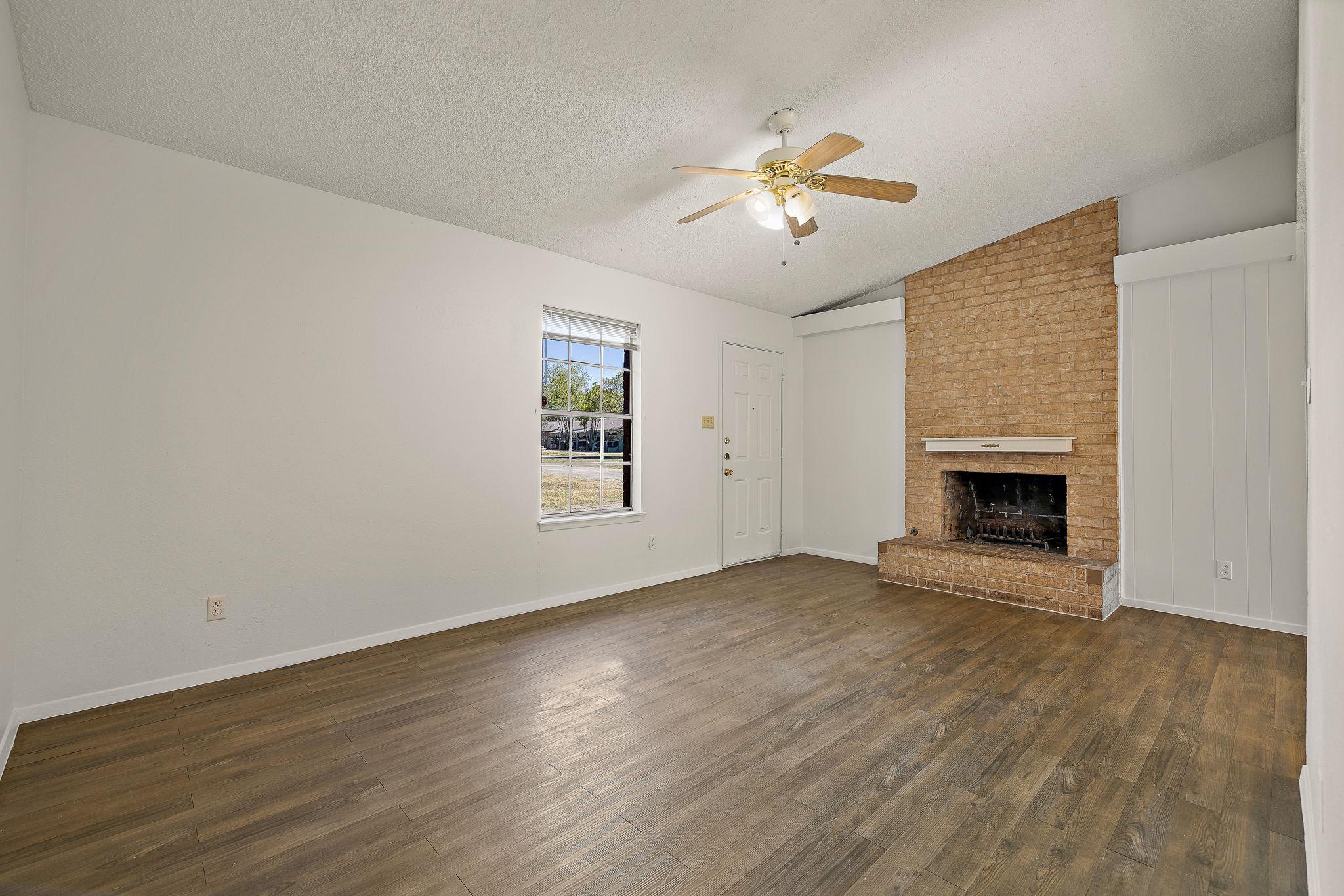 2402 Cottonwood DR, Georgetown, TX 78628 photo 2