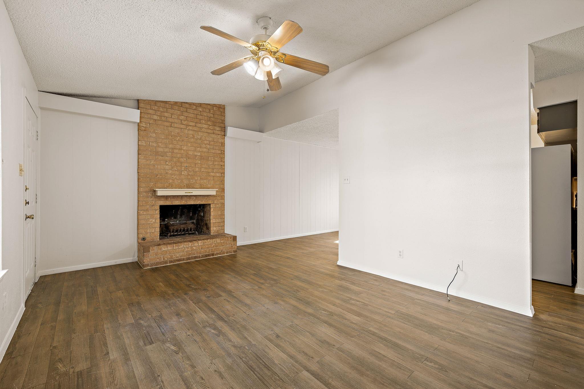 2402 Cottonwood DR, Georgetown, TX 78628 photo 4