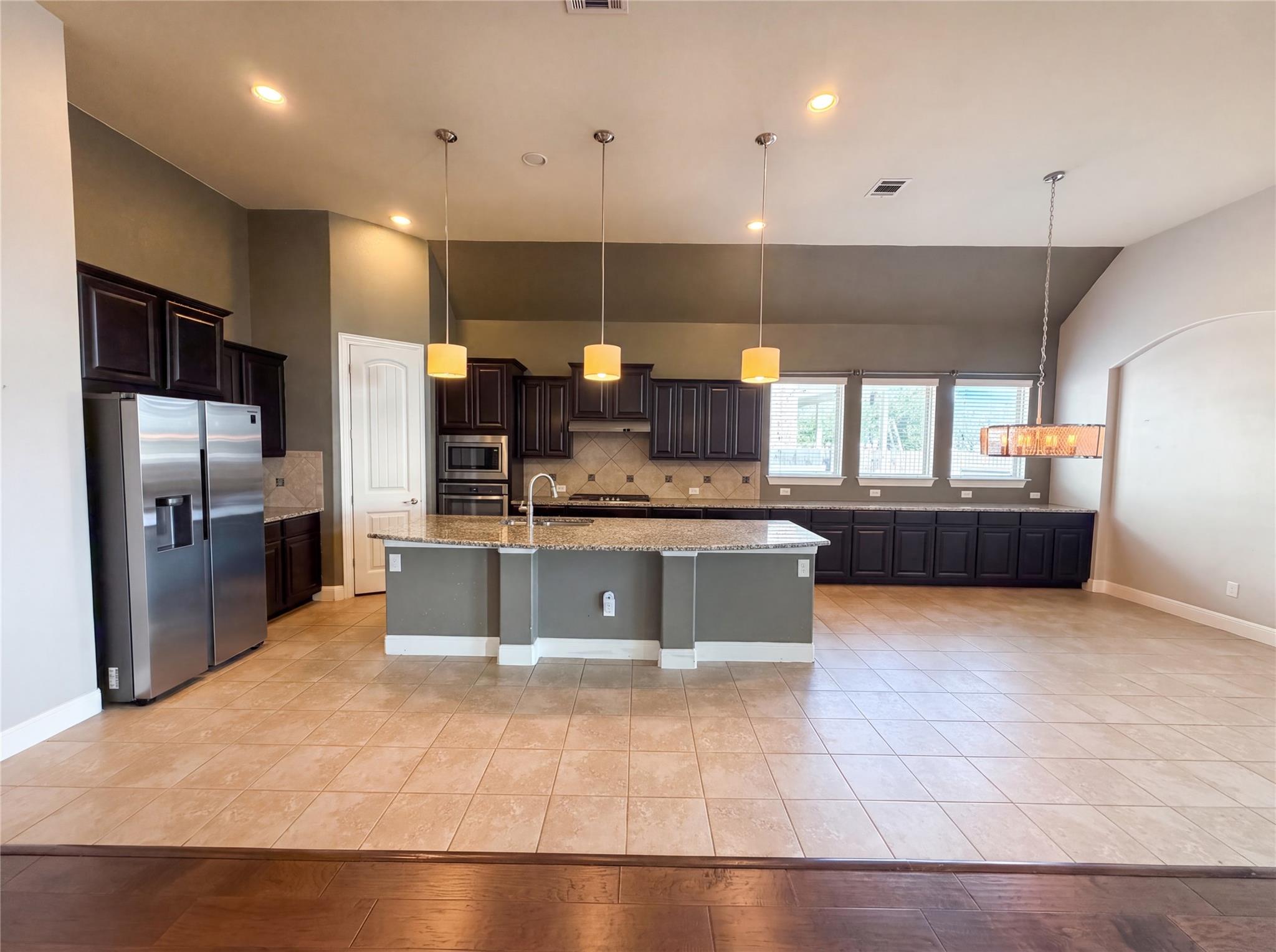122 Bluehaw DR, Georgetown, TX 78628 photo 2