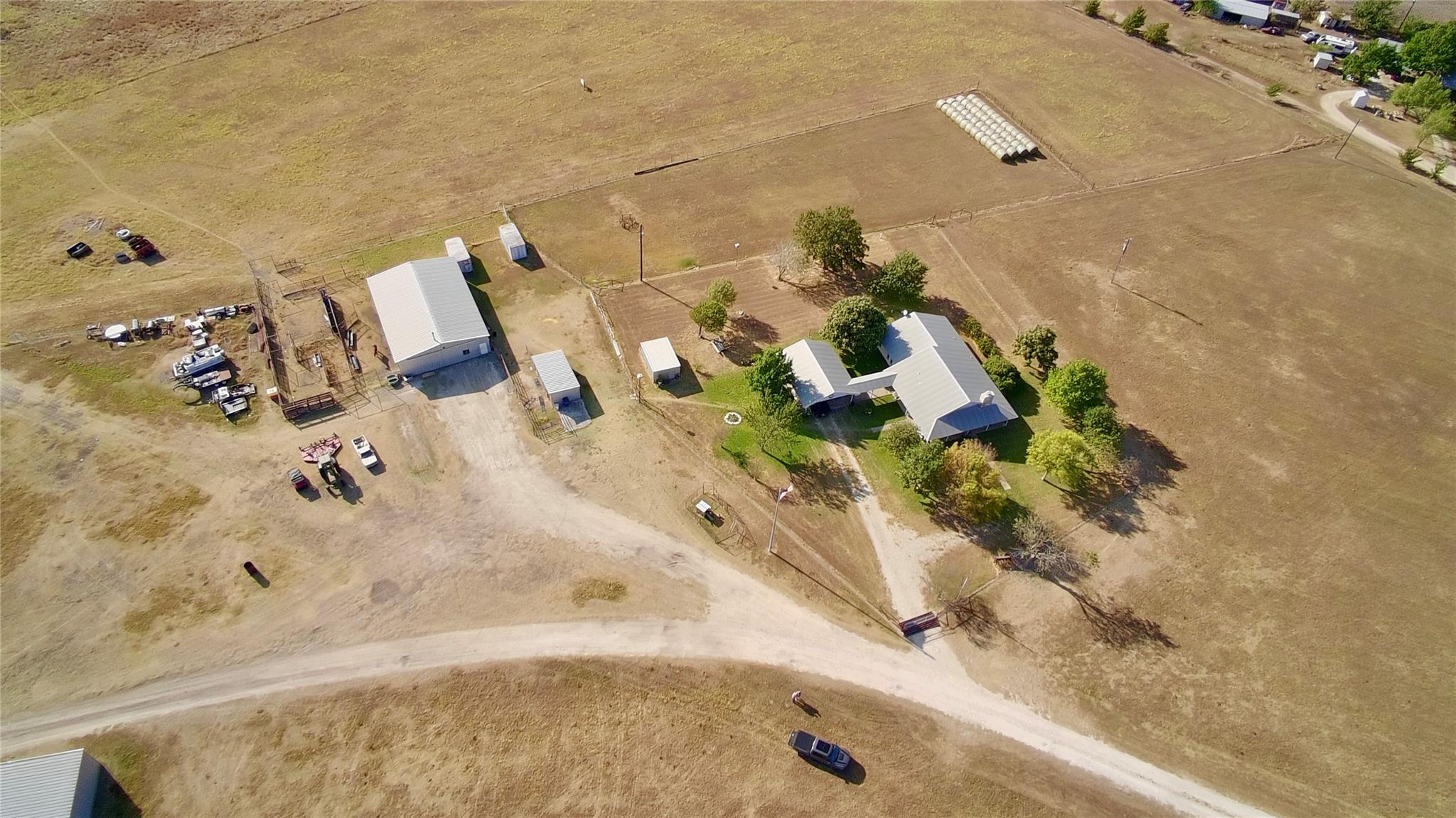 1351 CR 320, Granger, TX 76530 photo 5