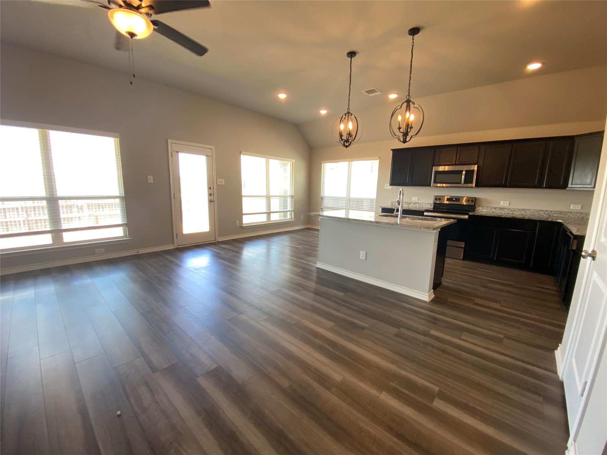 806 Hollyhock DR, Temple, TX 76502 photo 3