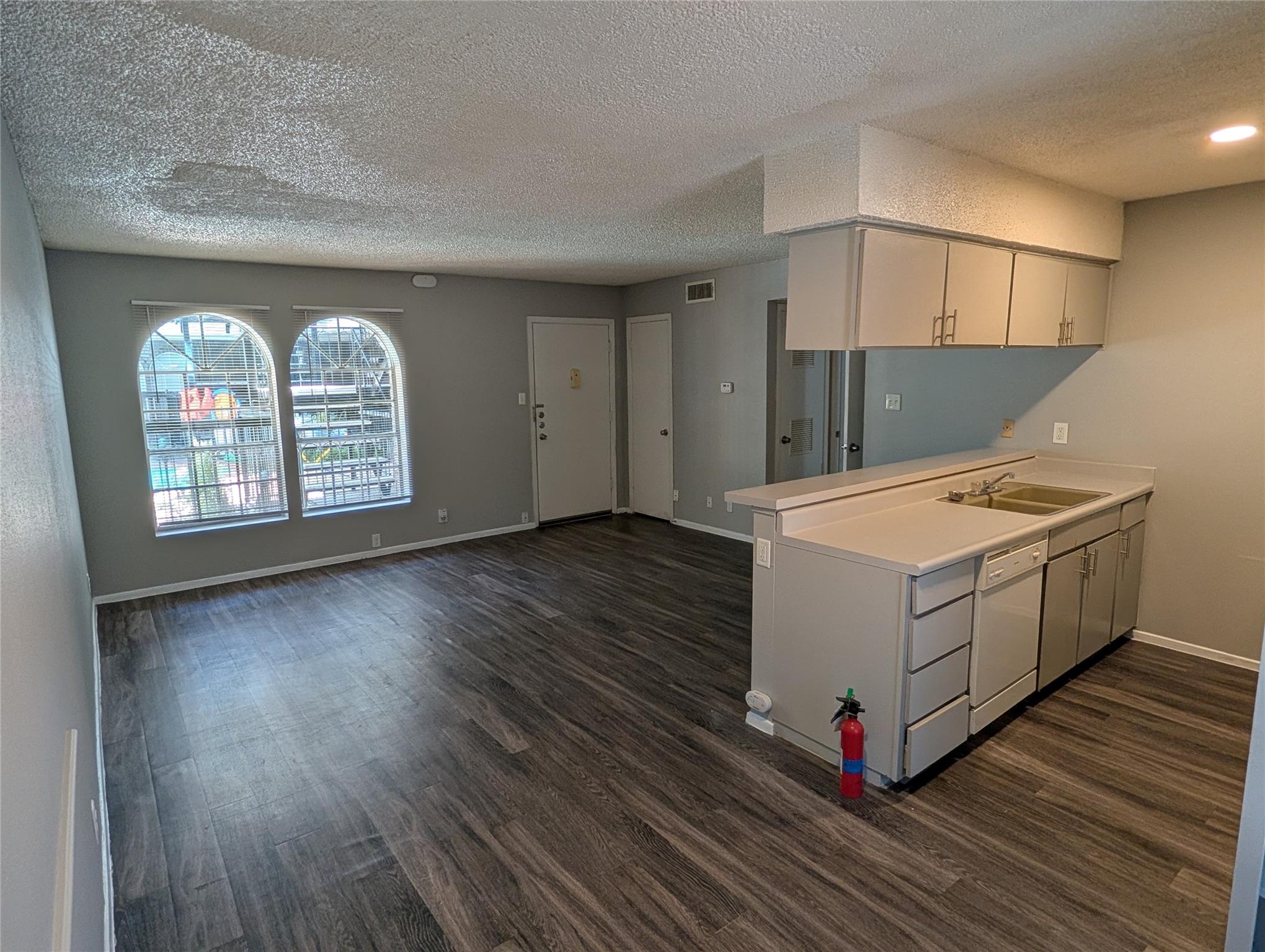 101 33rd ST #102, Austin, TX 78705 photo 2