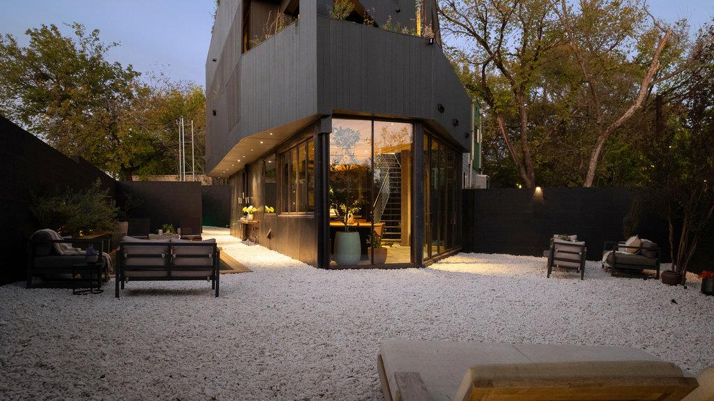 2302 11th ST, Austin, TX 78702 photo 2