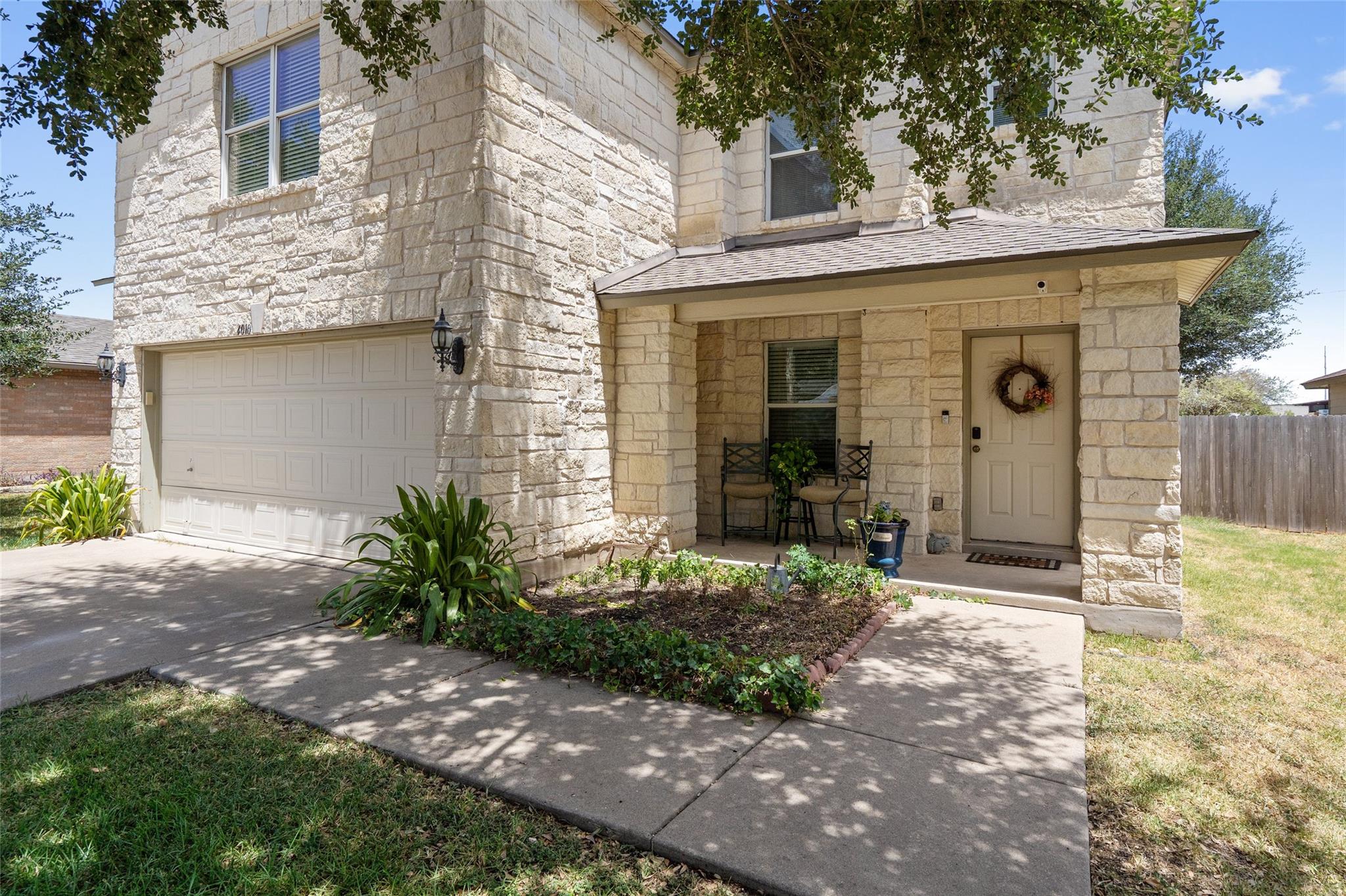4010 Kings Canyon DR, Taylor, TX 76574 photo 2