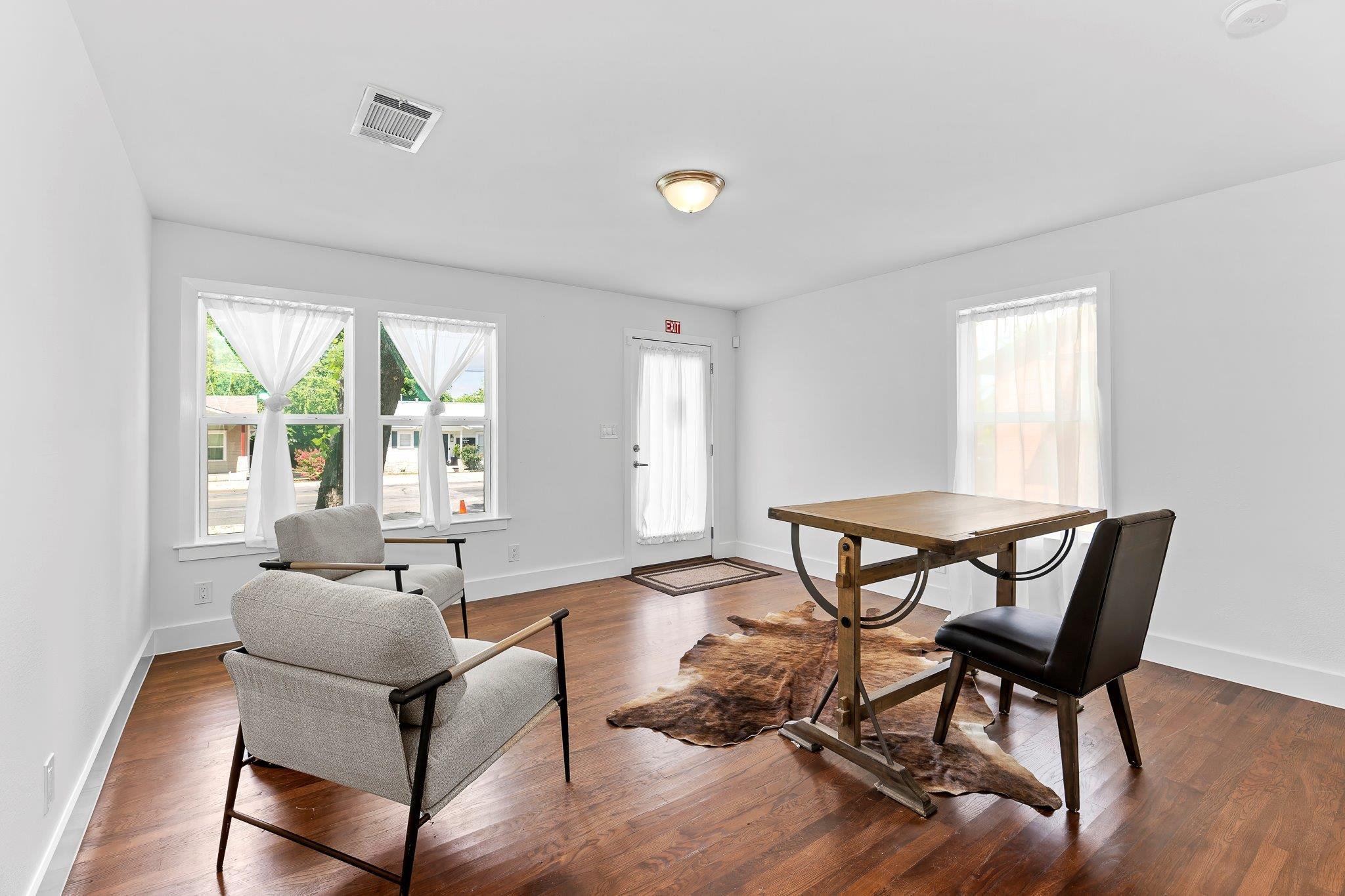 1512 W Koenig Lane LN, Austin, TX 78756 photo 4