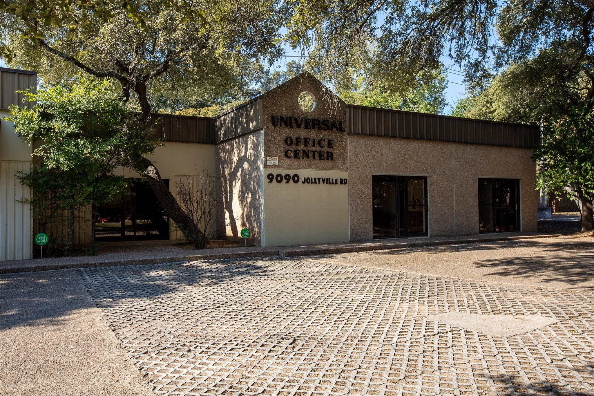 UNIVERSAL OFFICE CENTER