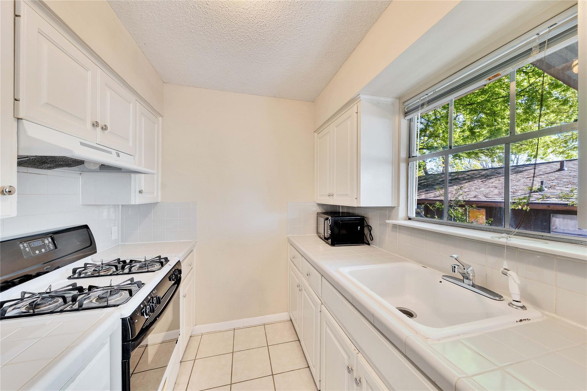 3411 Dolphin #A, Austin, TX 78704 photo 4