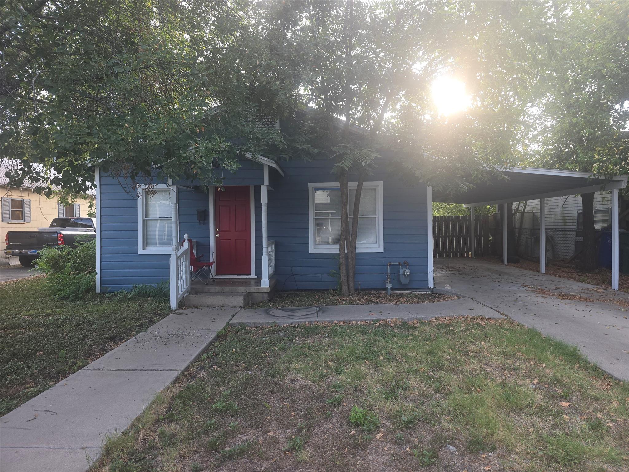 804 Lexington ST, Taylor, TX 76574 photo 2