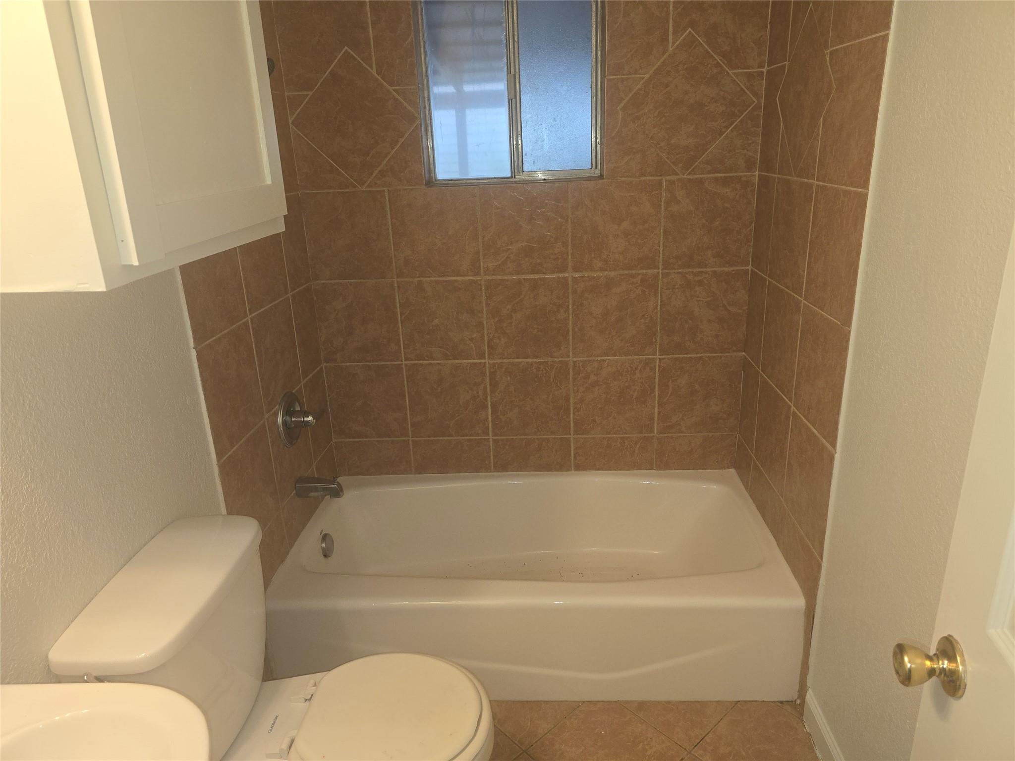 804 Lexington ST, Taylor, TX 76574 photo 3