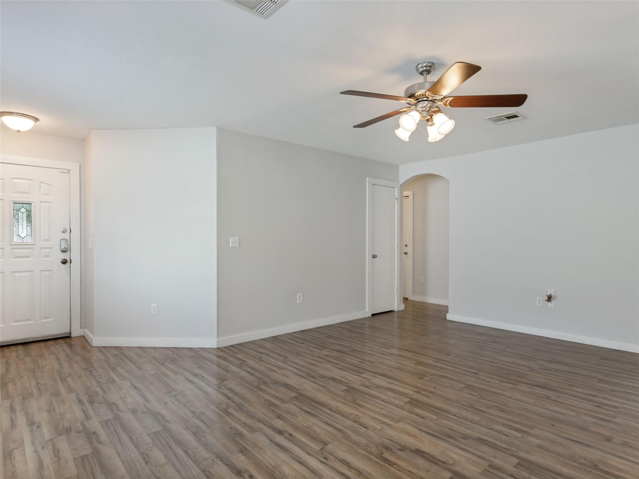 1429 Poppy Seed LN, Austin, TX 78741 photo 3