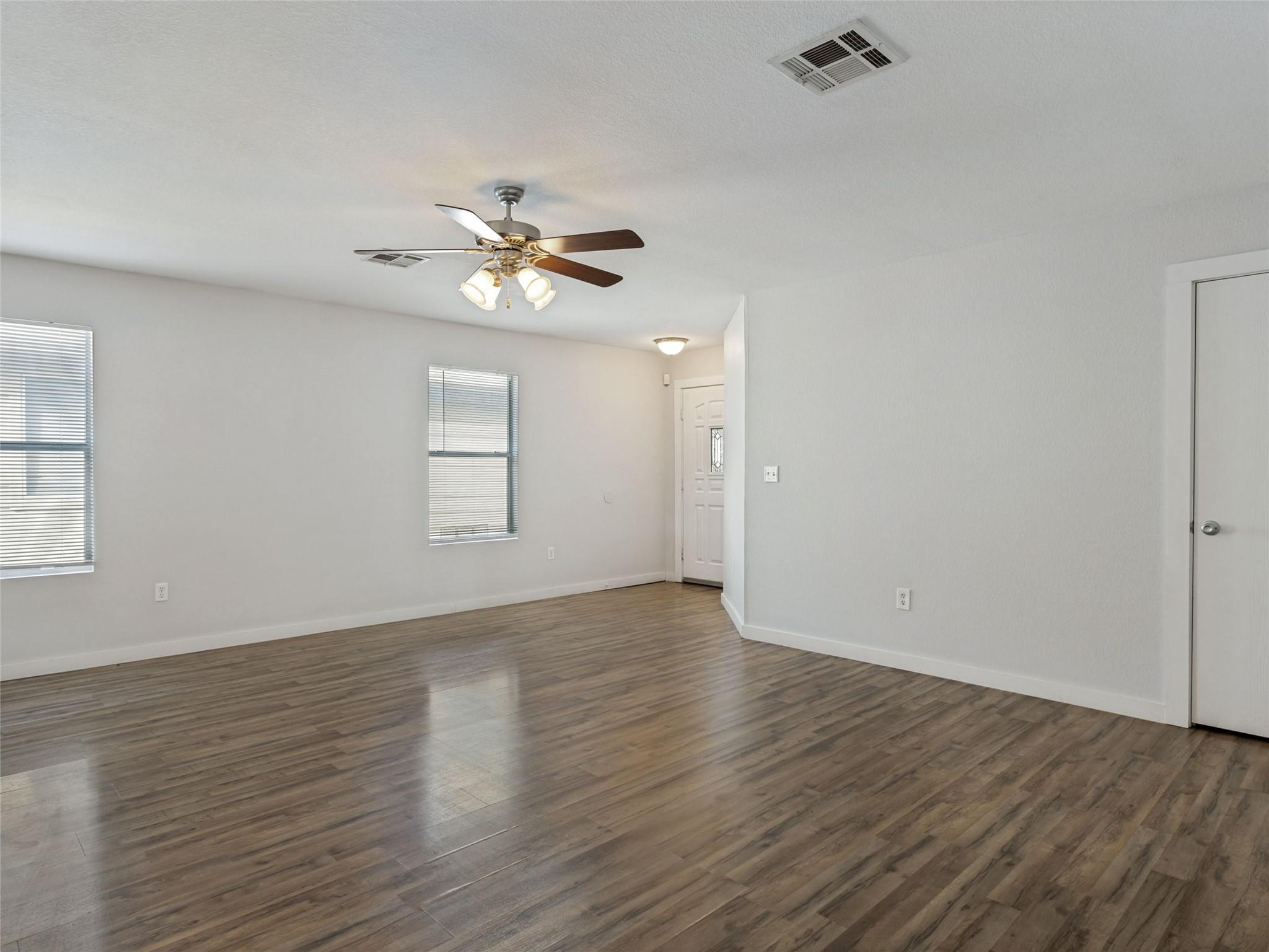 1429 Poppy Seed LN, Austin, TX 78741 photo 4