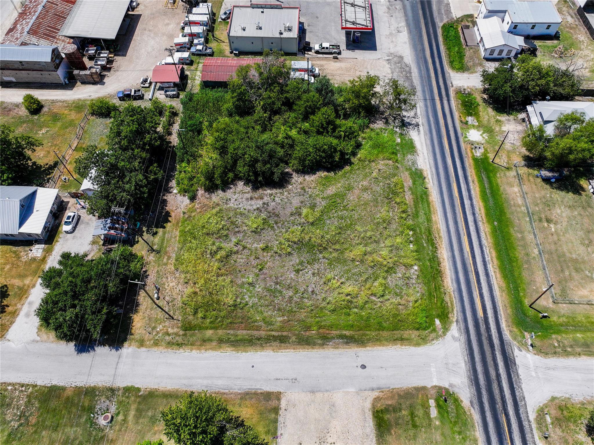 311 Clark ST, Bartlett, TX 76511 photo 2